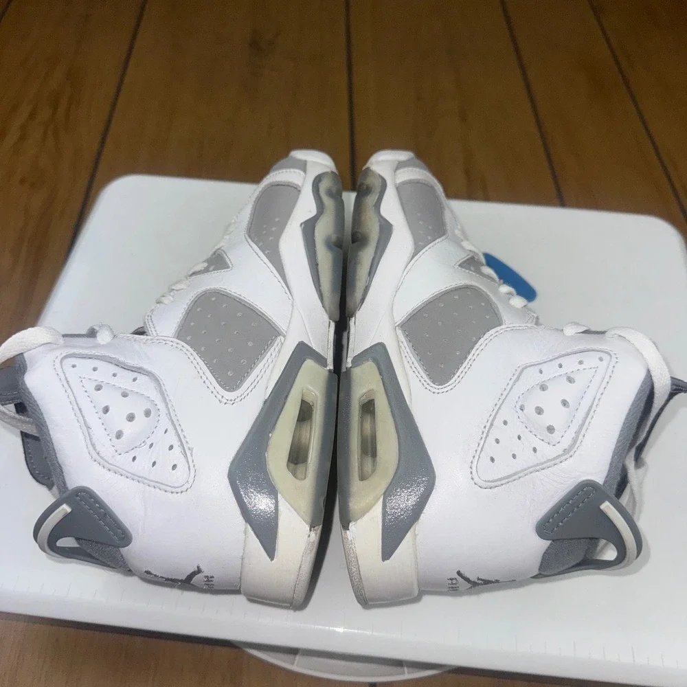 Air Jordan 6 Retro GS Cool Grey White Medium Grey 384665-100 Size 4.5Y